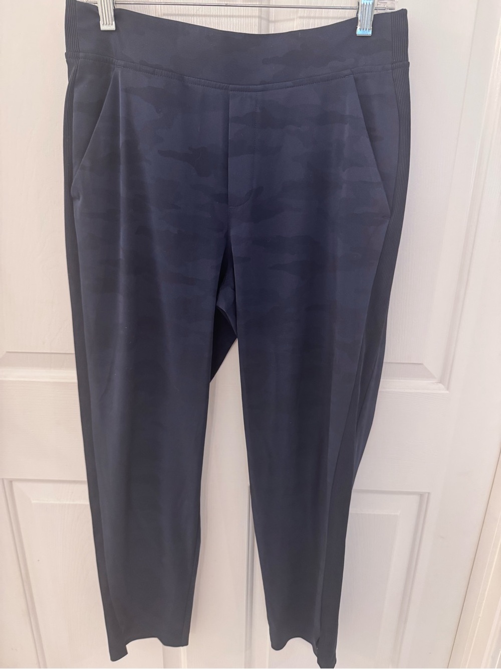 Athleta Brooklyn Women's Blue Camo Ankle Pant Women’s size 8